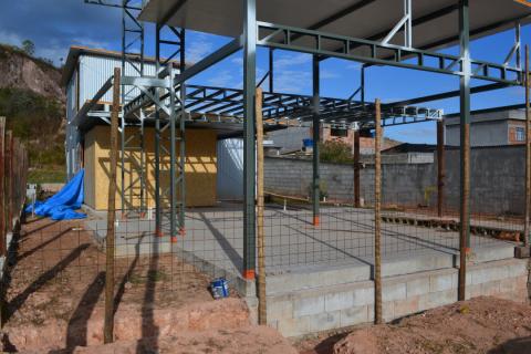 Vista frontal esquerda