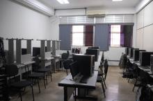 Estado do laboratório antes da chegada das maquinas antigas da sala 324-B